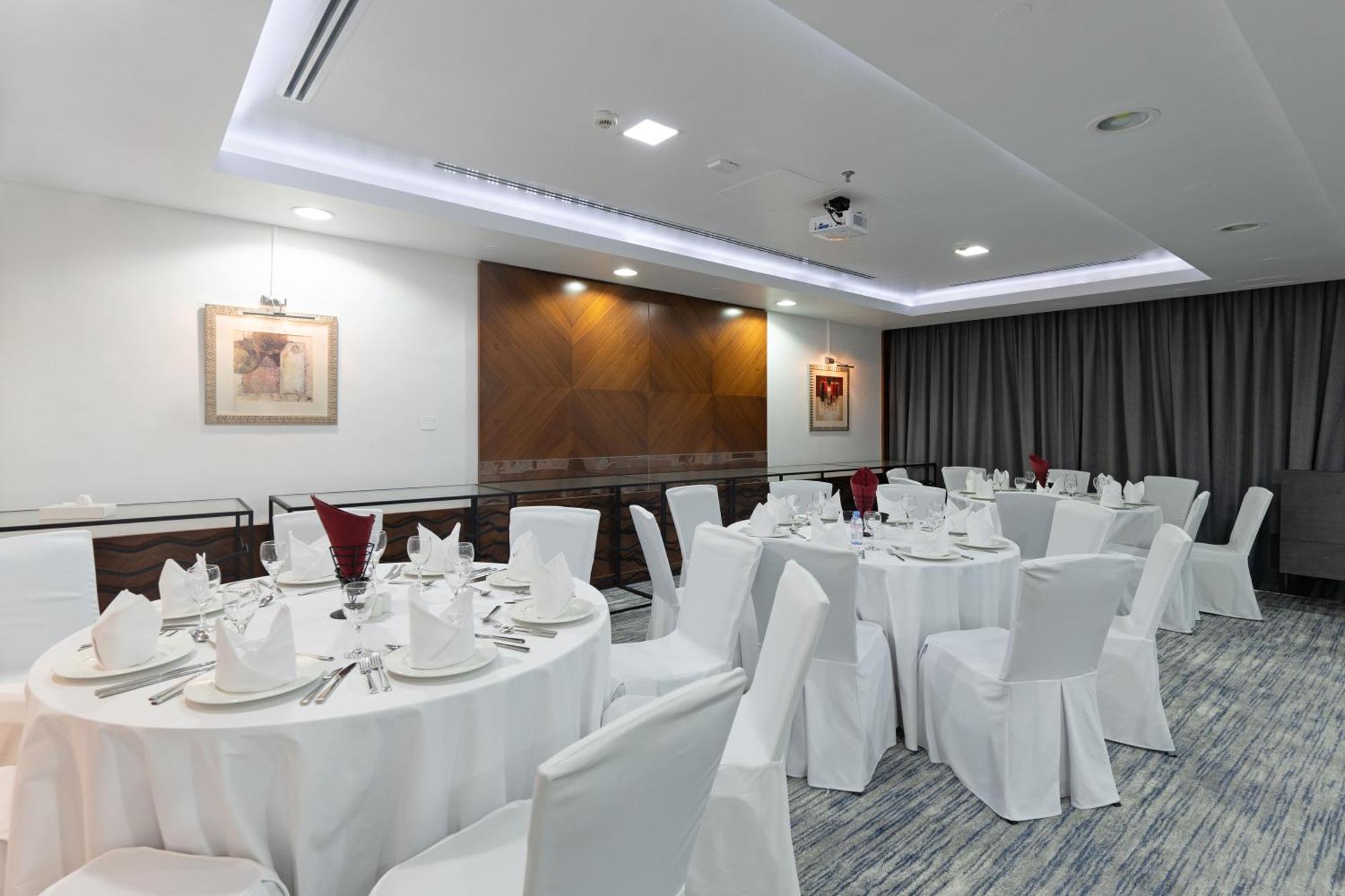 Oryx Hotel Abu Dhabi Bagian luar foto